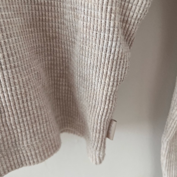 Aritzia TNA thermal long sleeve top - Picture 5 of 6